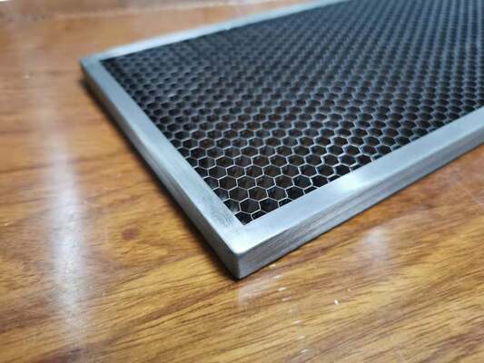 EMI Θωράκιση από ανοξείδωτο ατσάλι Honeycomb Vent Panels 0,8mm Dia προμηθευτής